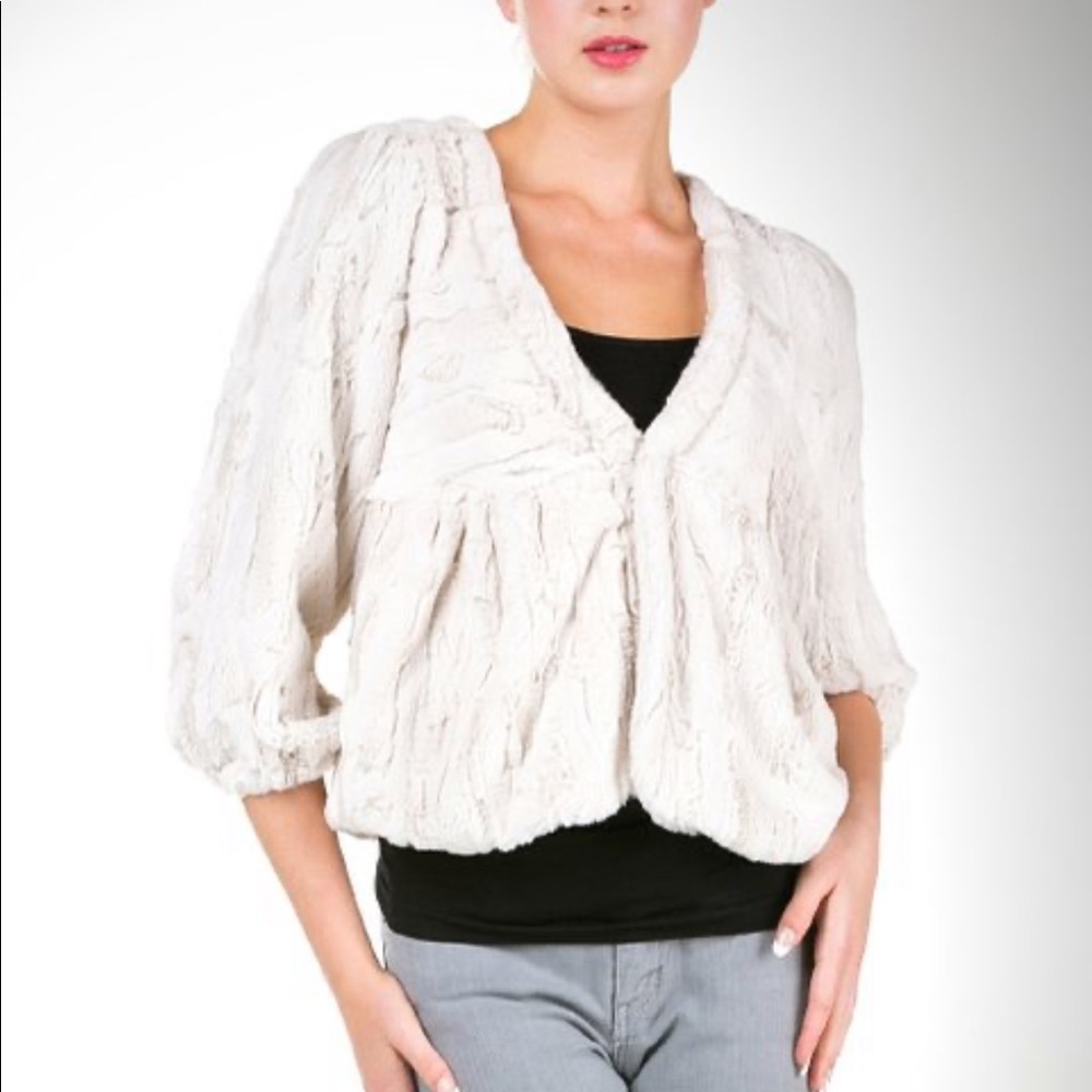NWT Ivory Three-Quarter Sleeve Faux Fur Jacket